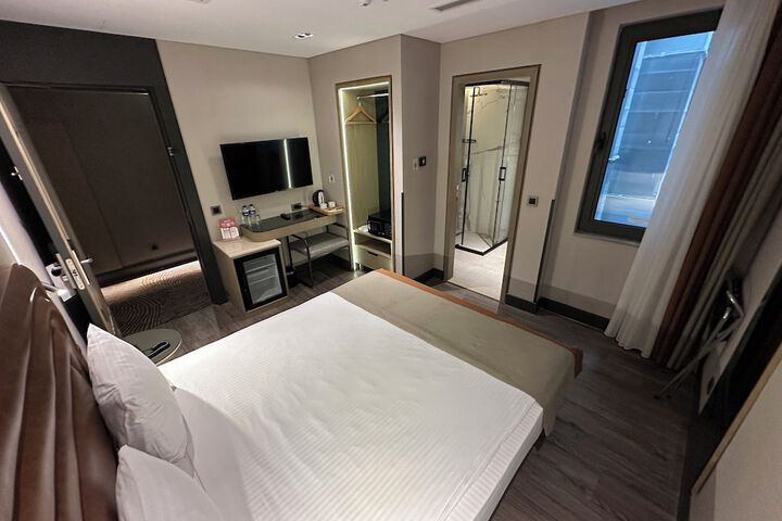 Room 60 of 96