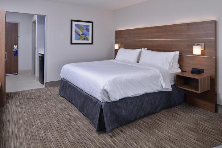 1 King Bed (15 of 22)