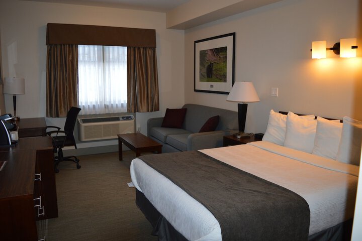 Room 5 of 9