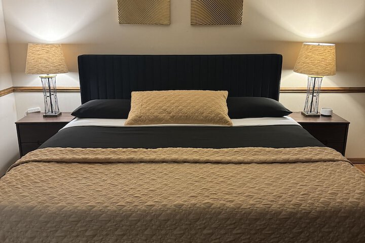 Standard | King Bed (9 of 27)