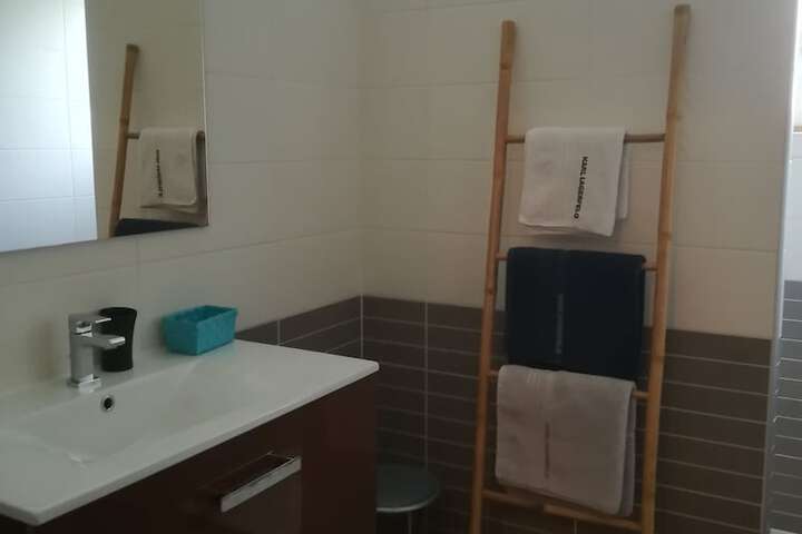 Room 16 of 44