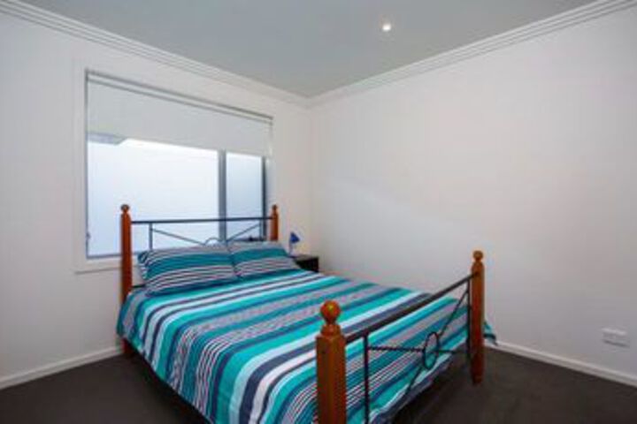 Room 5 of 11