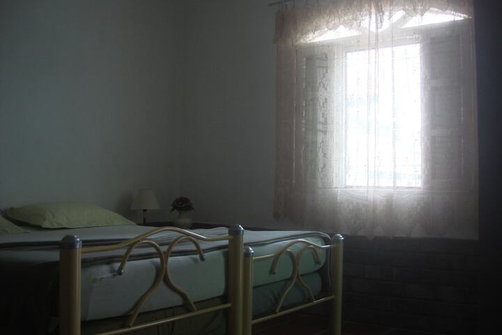 Room 13 of 76