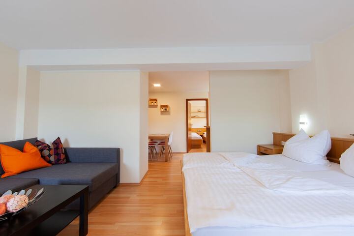 Room 18 of 120