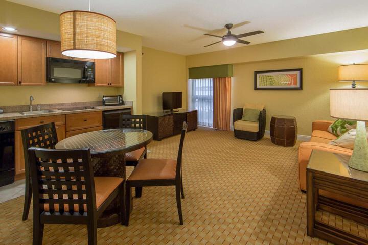 Studio King Bed (8 of 25)