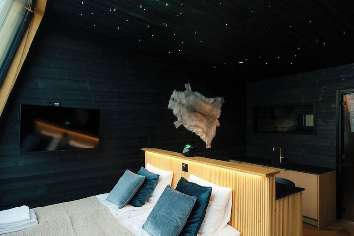 Room 2 of 74