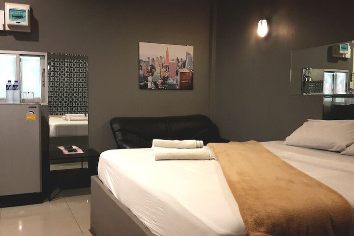 Room 5 of 19