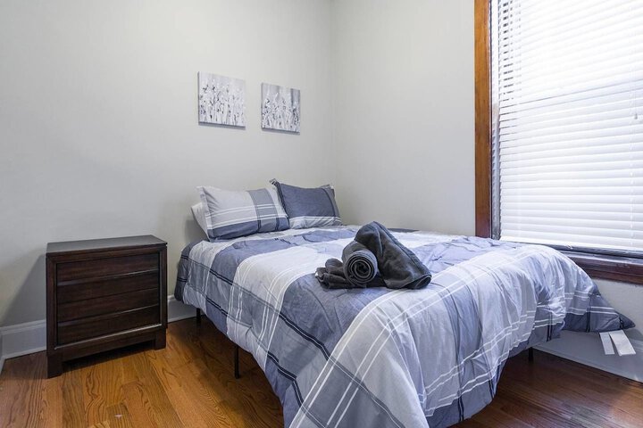 Room 7 of 18