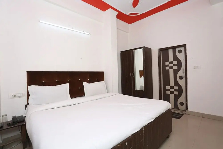 Room 4 of 14
