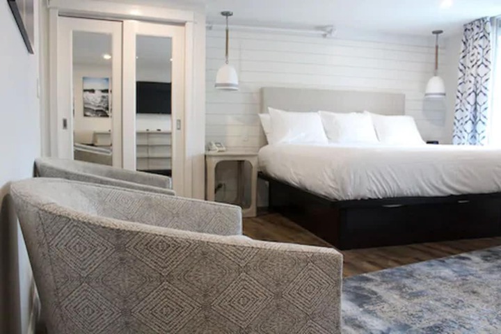 Room 4 of 44