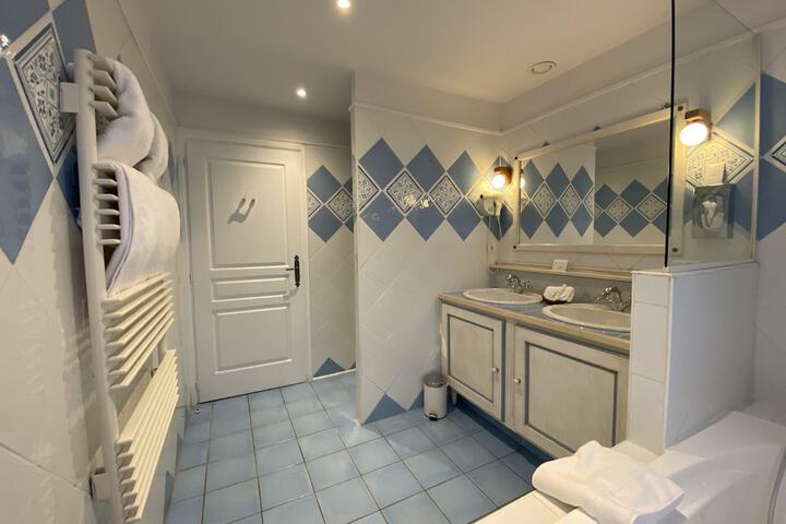 Clean Restrooms