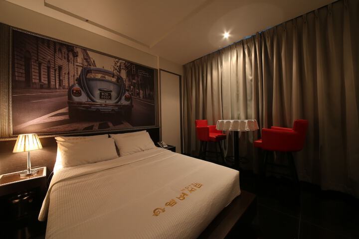 Room 11 of 54