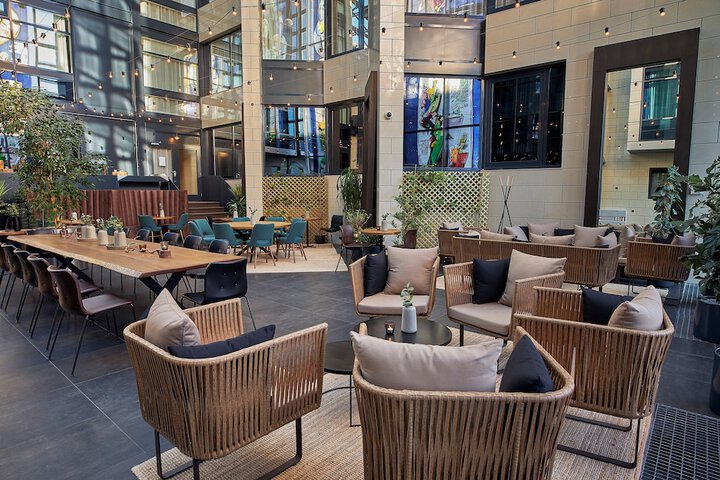 Guest Lobby