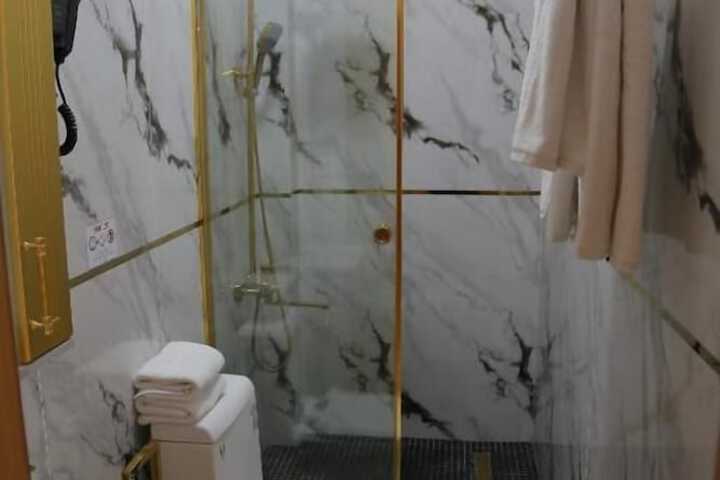Room 8 of 17