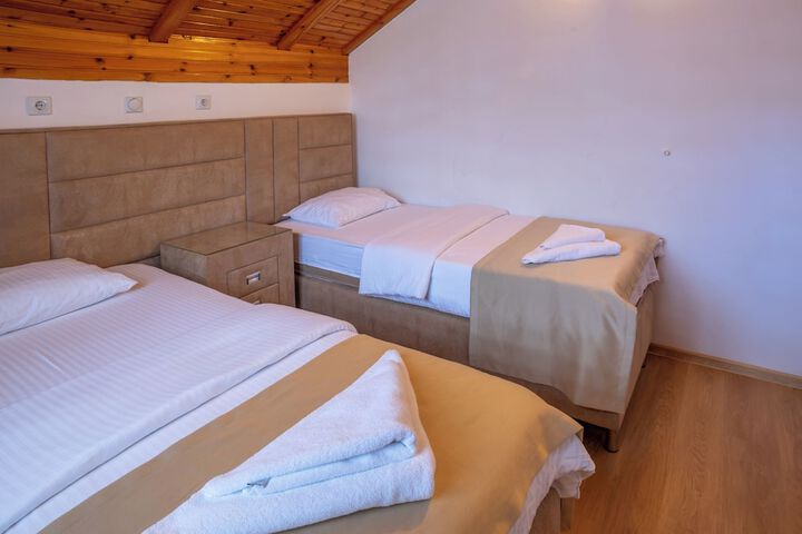 Room 8 of 13