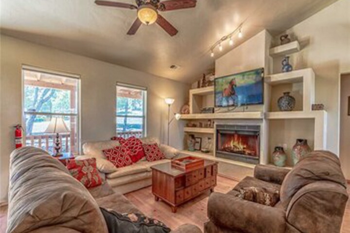 Deer Meadows 3 Bedrooms, Wifi, Sleeps 8, Gas Grill, Hot Tub