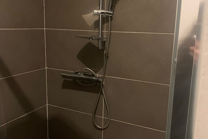 Room 9 of 17