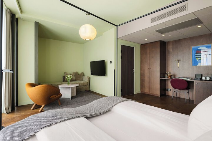 Room 48 of 97