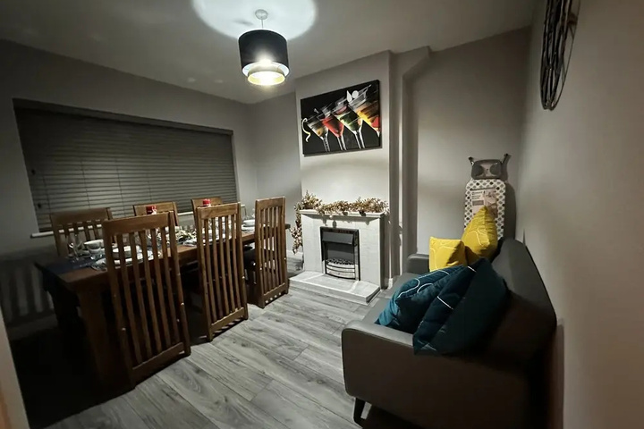 Room 8 of 16