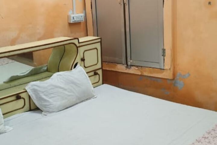 Room 4 of 11
