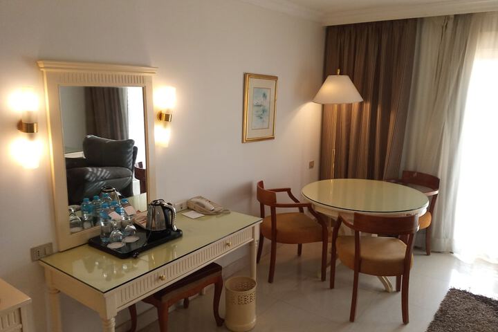 Room 32 of 53