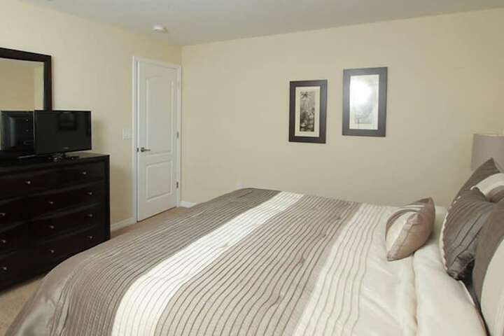 Room 6 of 19