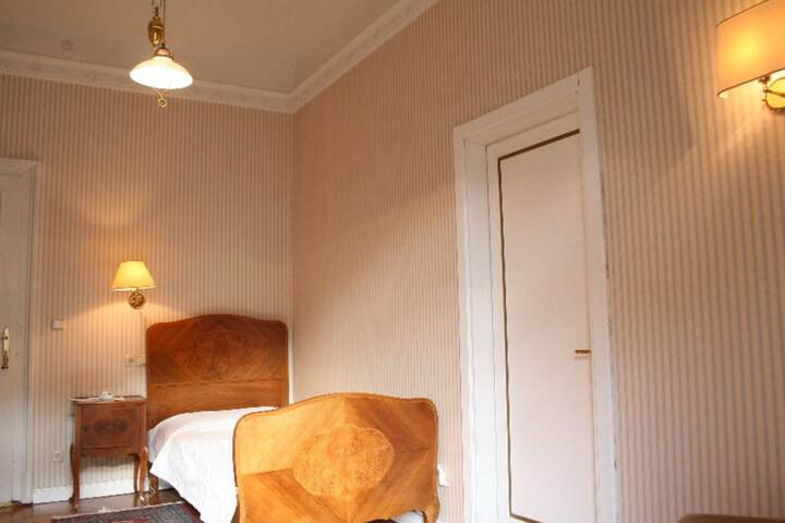 Room 12 of 48