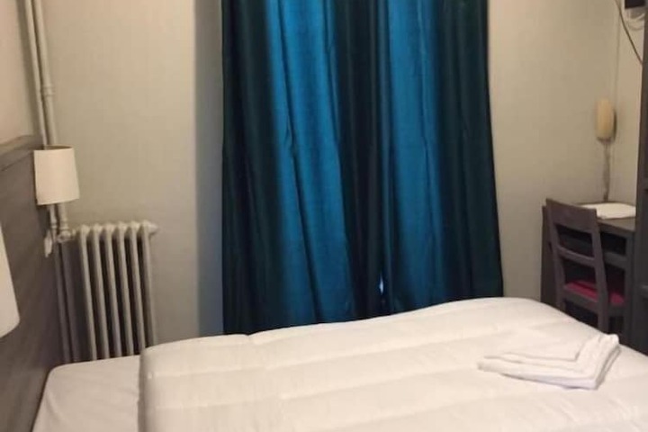 Room 4 of 13