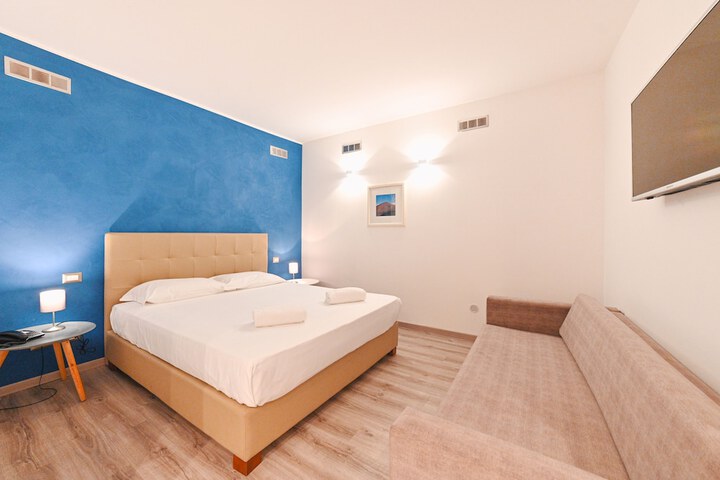 Room 7 of 89