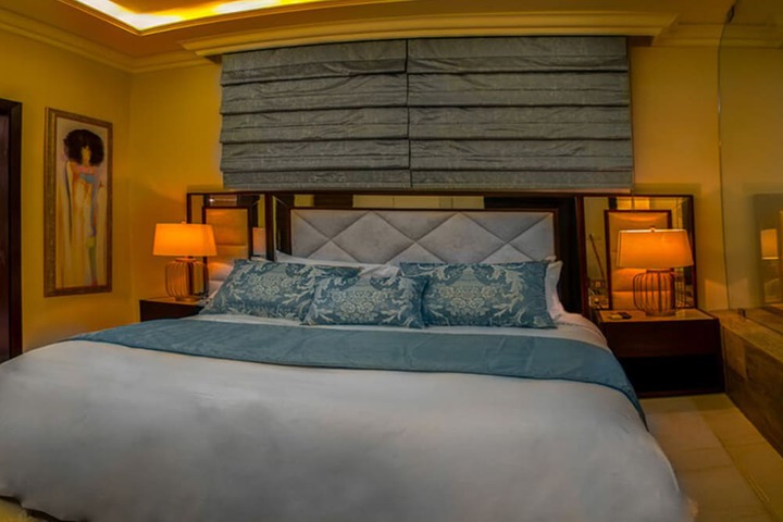 Room 18 of 106
