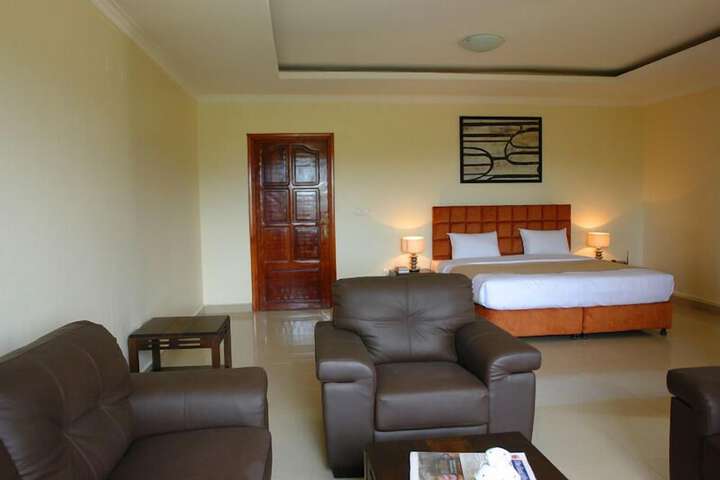Room 6 of 42