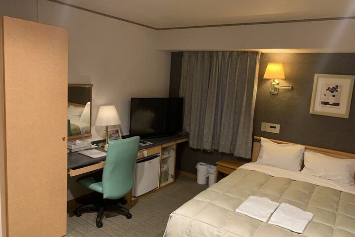 Room 8 of 48