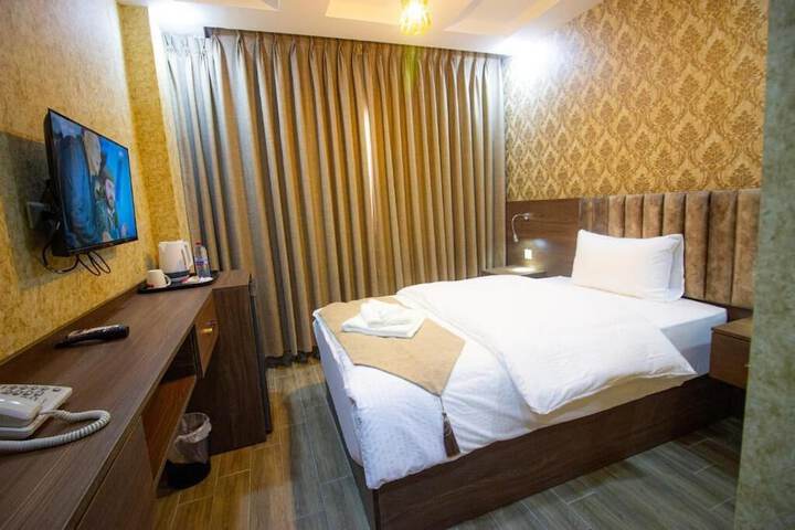 Room 6 of 17