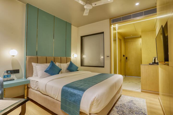 Room 12 of 38