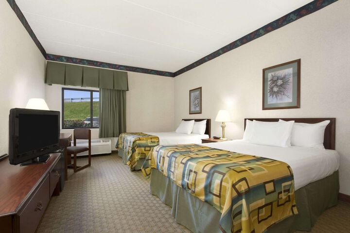 1 Queen Bed Mobility Accessible (6 of 12)