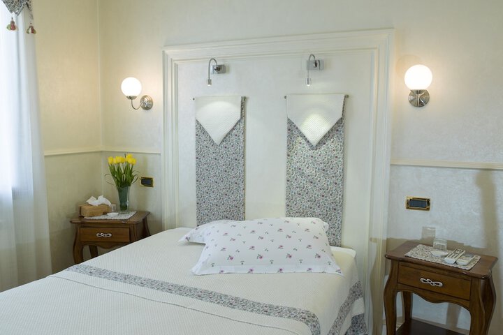 Room 5 of 33