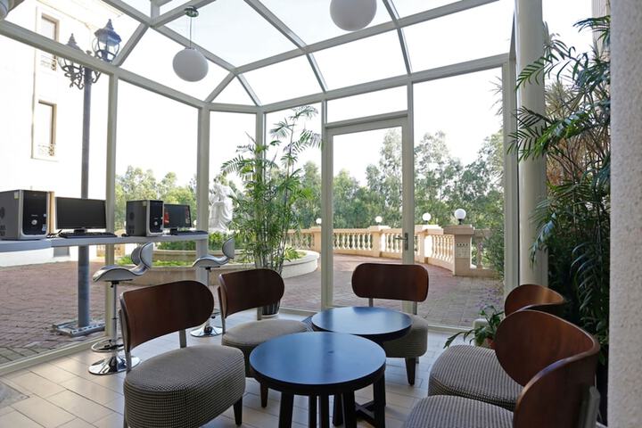 Business Center 80 of 86