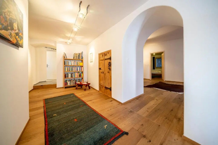 Room 10 of 20