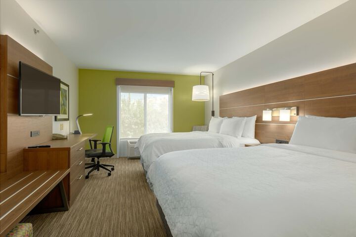 Room 9 of 34