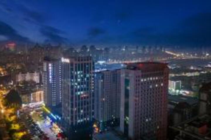 green manlv hotel（Nanchang Honggutan Wanda Plaza ）