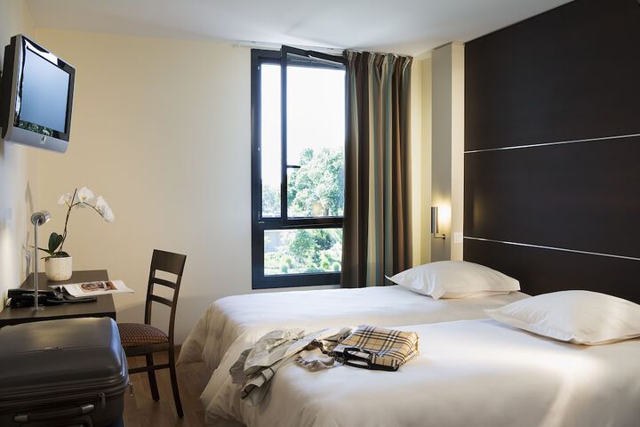 Room 6 of 27