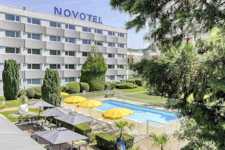 Hotel with Pool