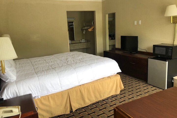 Room 4 of 10