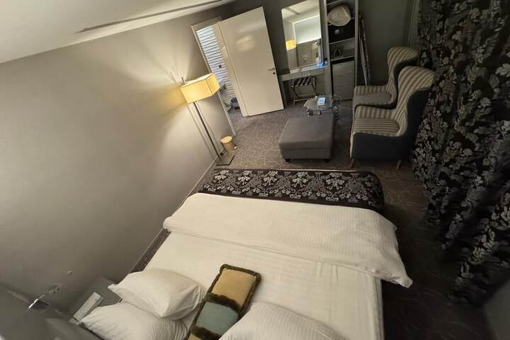 Room 19 of 61