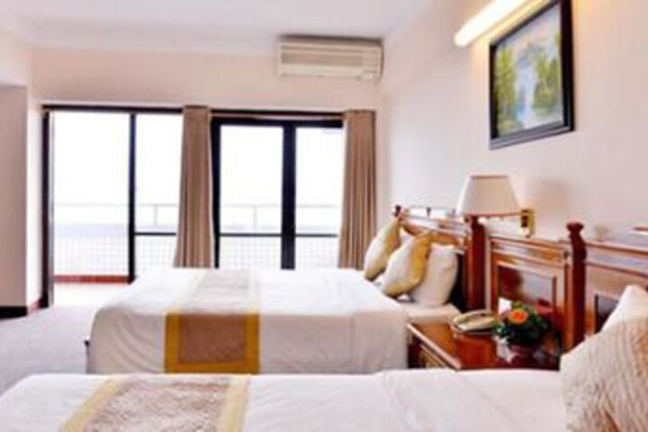 Room 12 of 26