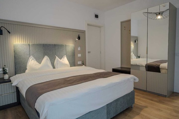 Room 4 of 35