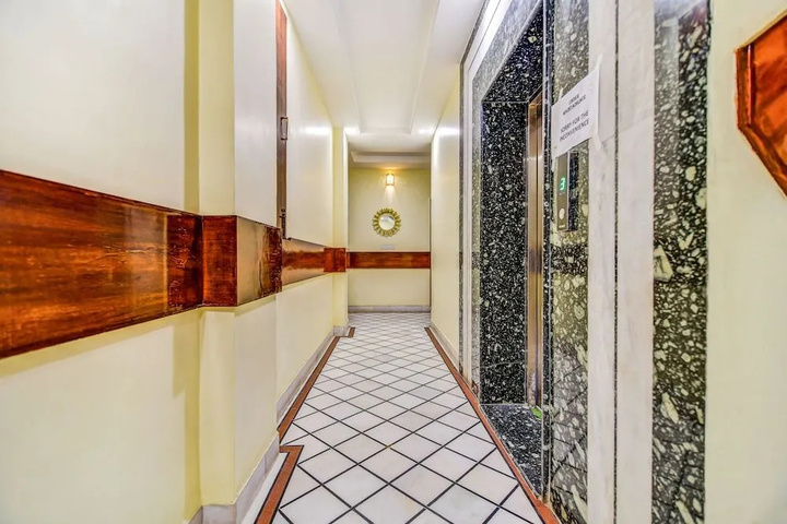 Room 9 of 12