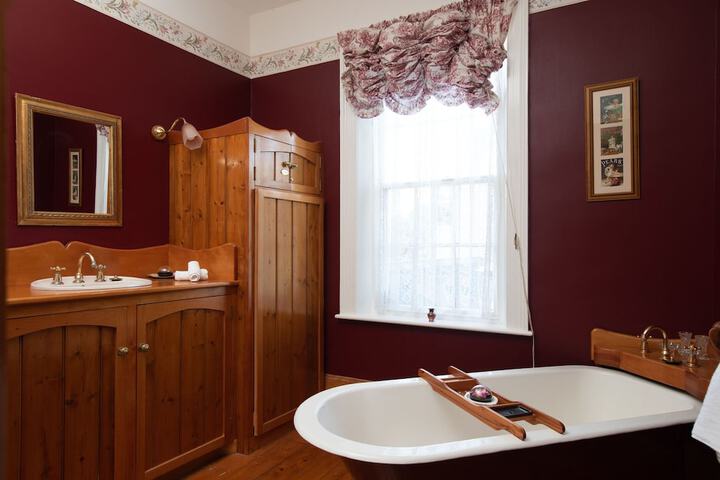 Room 21 of 28