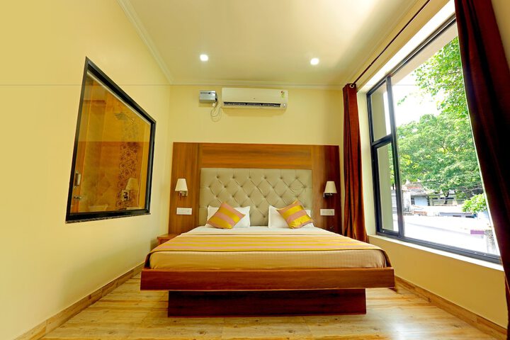 Room 10 of 36