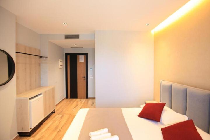 Room 89 of 143
